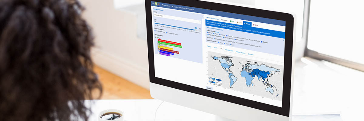 Woman looking at the dataexplorer on a PC.